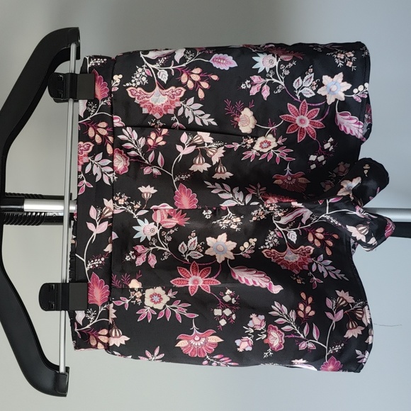 Shorts - Picture 1 of 5